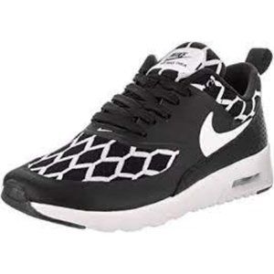 Nike Kids Air Max Thea SE (GS) Running Shoes in Black & White, Sz 4.5Y